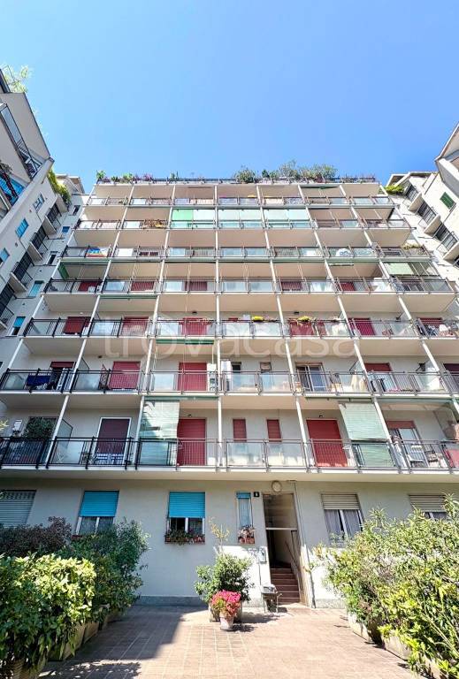 appartamento in vendita a Milano in zona Cascina dei Pomi
