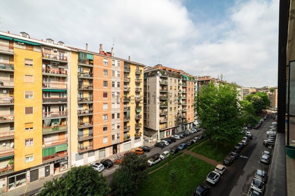appartamento in vendita a Milano in zona Lorenteggio