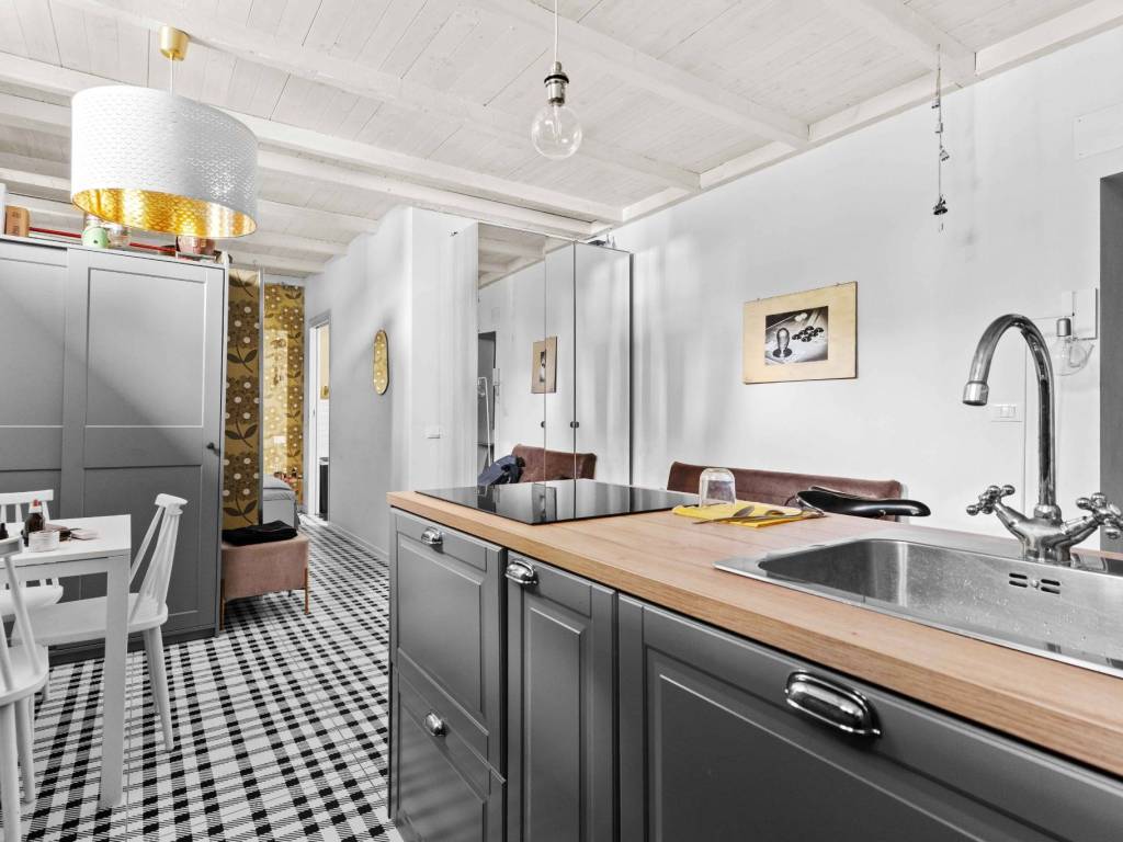 appartamento in vendita a Milano in zona Bocconi