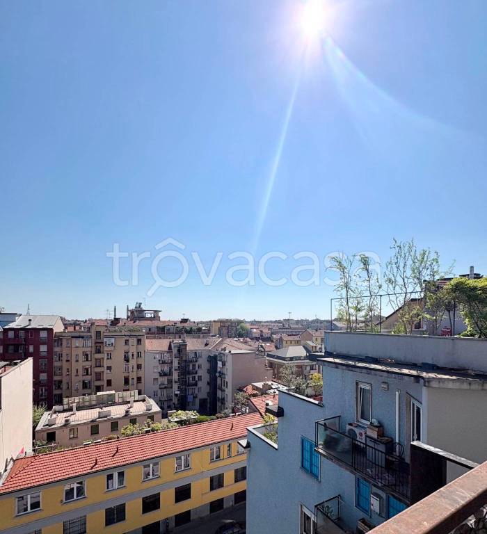 appartamento in vendita a Milano in zona Cascina dei Pomi