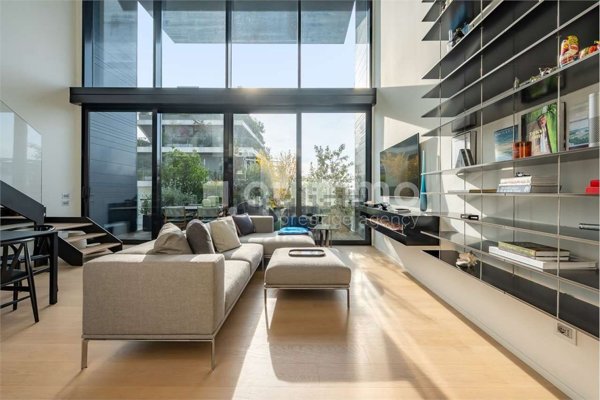 appartamento in vendita a Milano in zona Porta Nuova