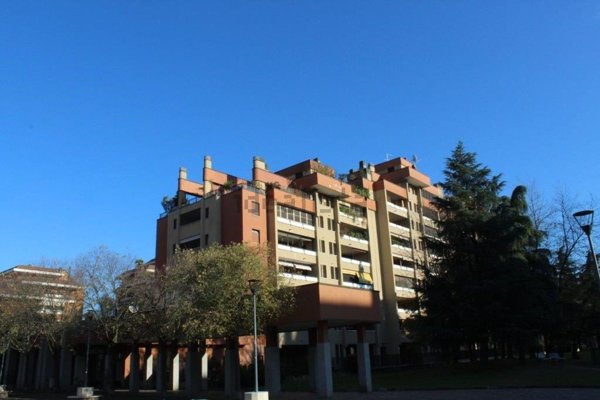 negozio in vendita a Milano in zona Gratosoglio