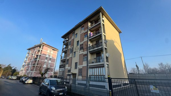 appartamento in vendita a Milano in zona Corvetto