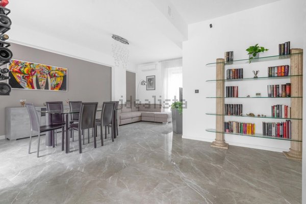 appartamento in vendita a Milano in zona Feltre