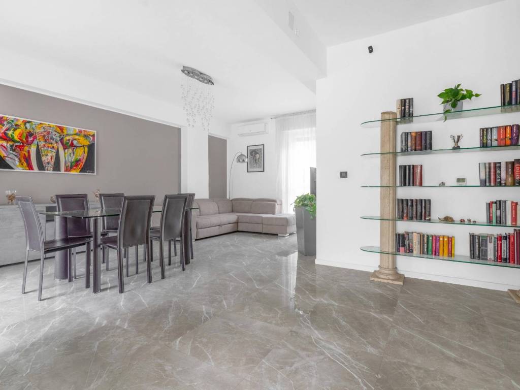 appartamento in vendita a Milano in zona Feltre