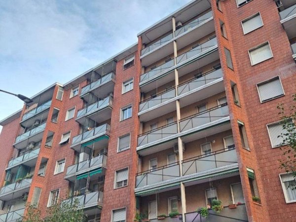 appartamento in vendita a Milano in zona Adriano
