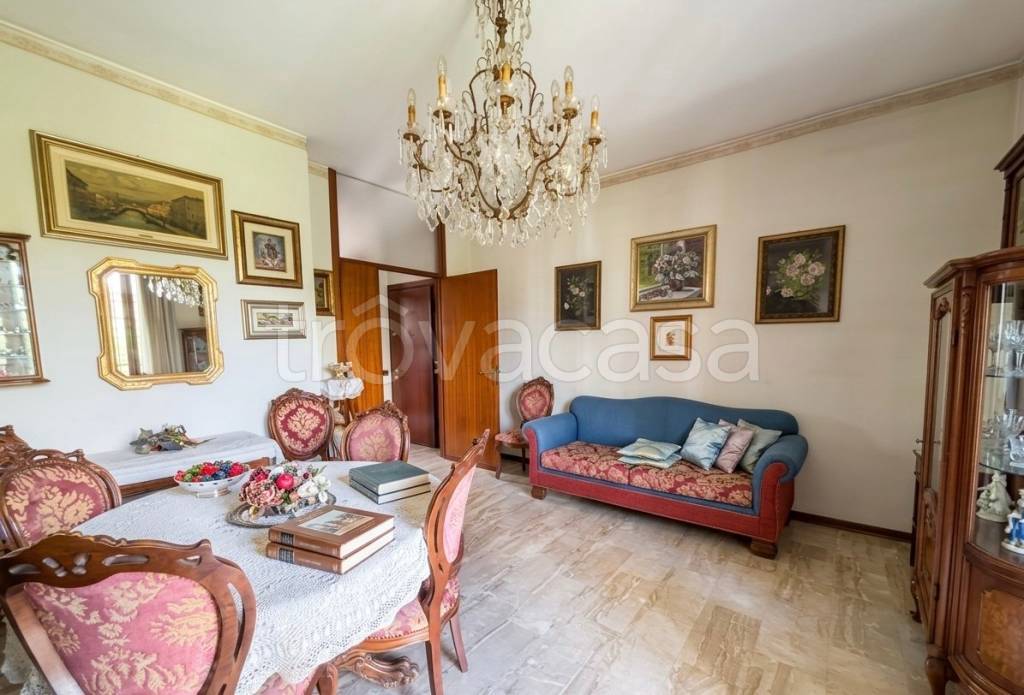 appartamento in vendita a Milano in zona Famagosta