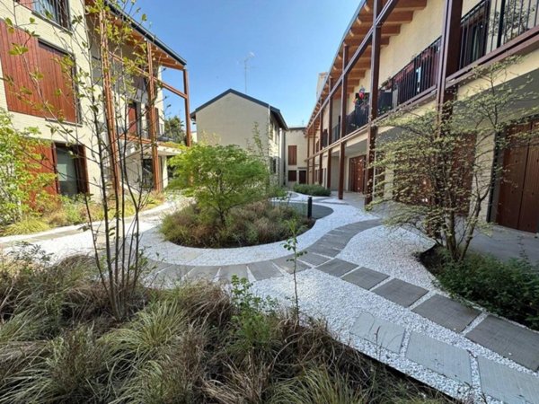 appartamento in vendita a Milano in zona Barona