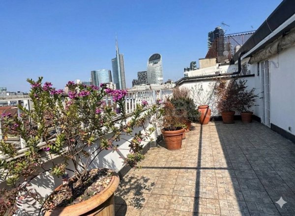 appartamento in vendita a Milano in zona Porta Nuova