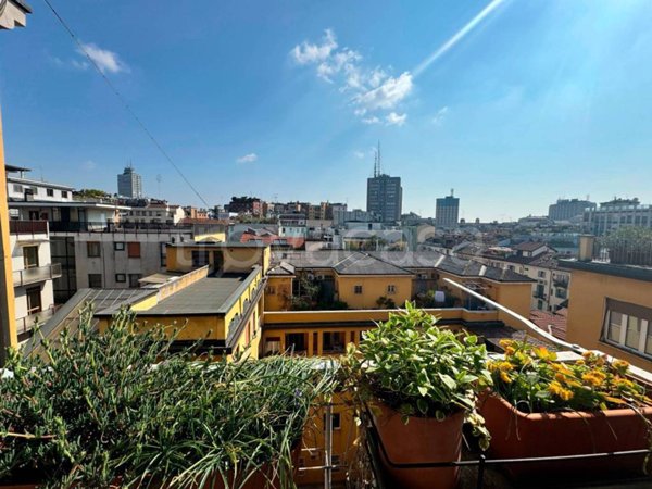 appartamento in vendita a Milano in zona Porta Nuova