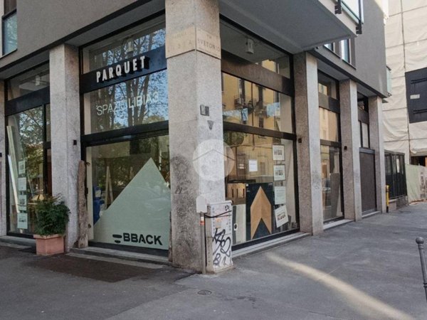 negozio in vendita a Milano in zona Porta Romana