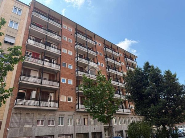 appartamento in vendita a Milano in zona Lorenteggio