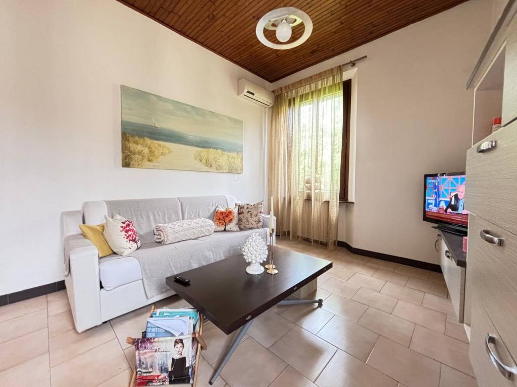 appartamento in vendita a Milano in zona Bullona