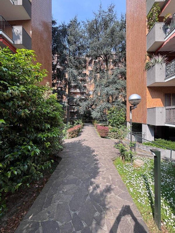appartamento in vendita a Milano in zona Bocconi