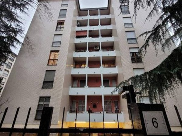 negozio in vendita a Milano in zona Turro