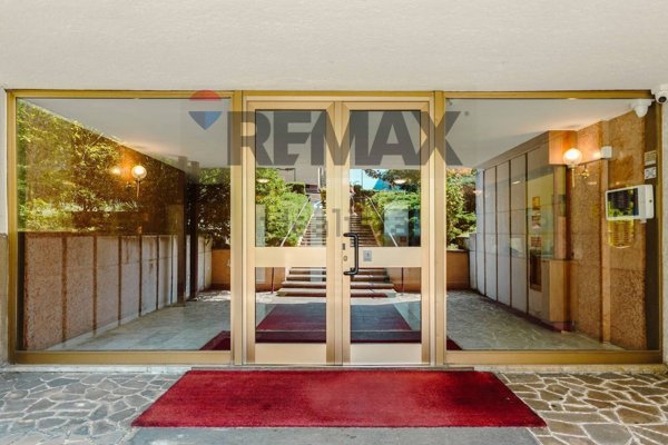 ufficio in vendita a Milano in zona Gallaratese