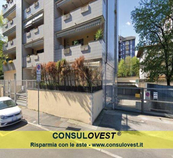 appartamento in vendita a Milano in zona Baggio