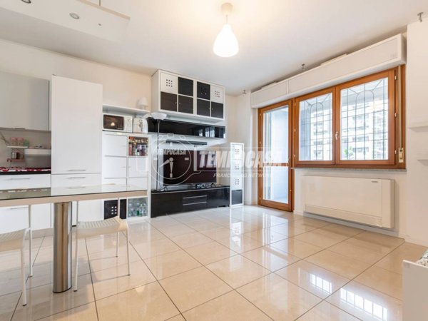 appartamento in vendita a Milano in zona Adriano