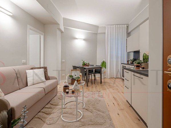 appartamento in vendita a Milano in zona Lorenteggio