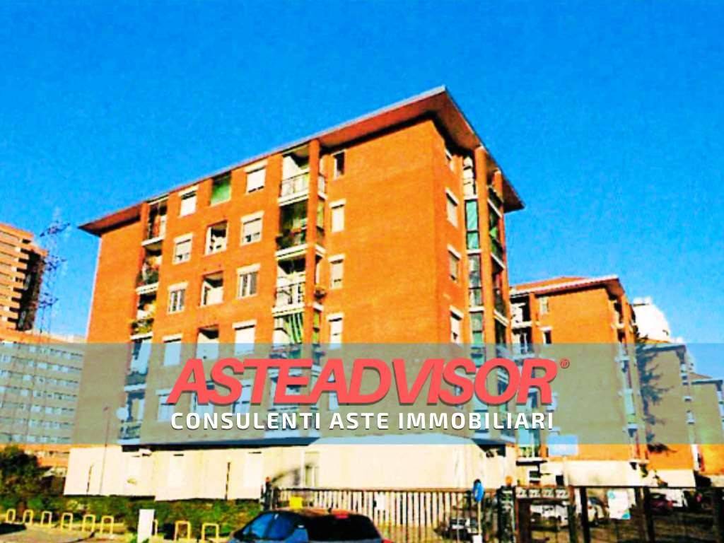 appartamento in vendita a Milano in zona Adriano