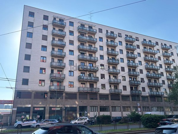 appartamento in vendita a Milano in zona Lorenteggio