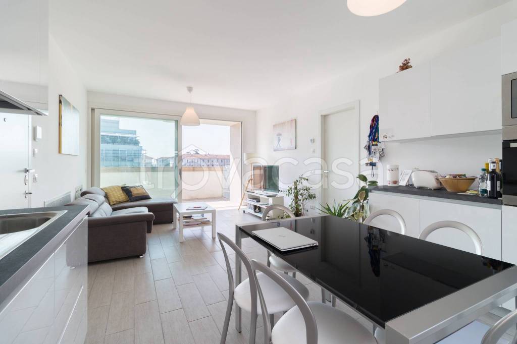 appartamento in vendita a Milano in zona Ortica