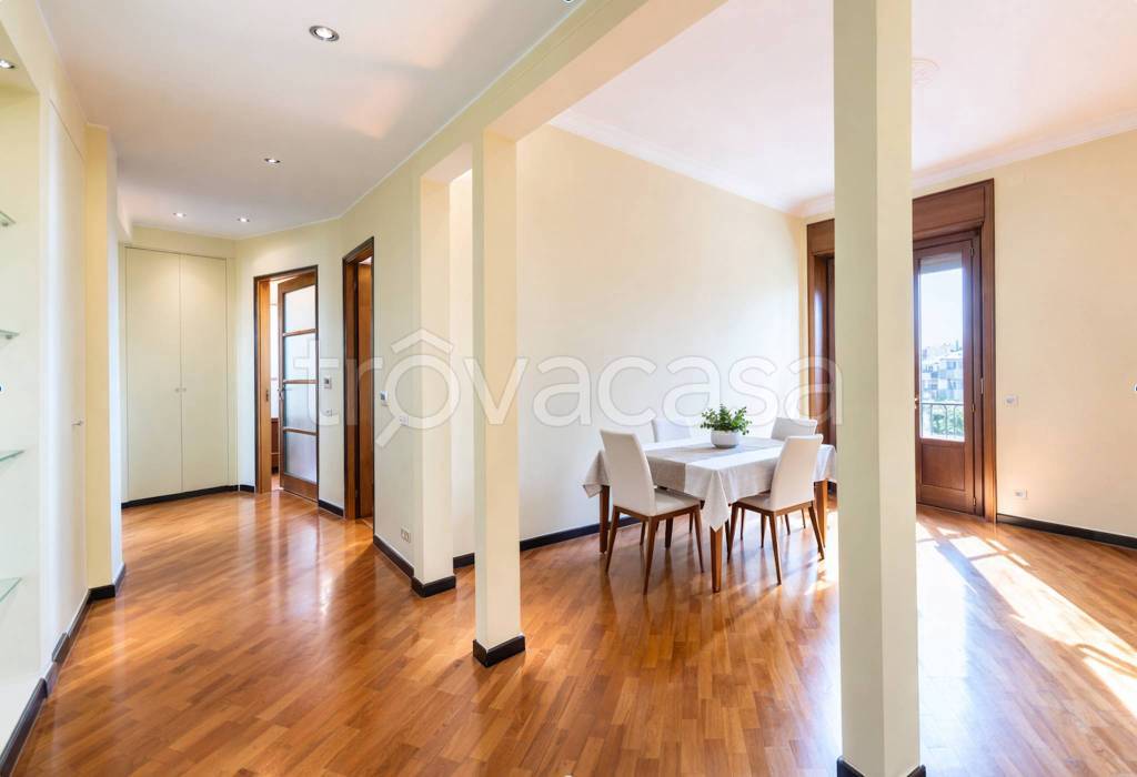 appartamento in vendita a Milano in zona Città Studi