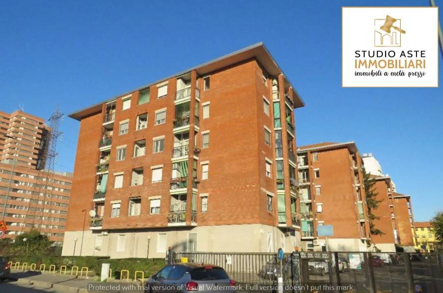 appartamento in vendita a Milano in zona Adriano