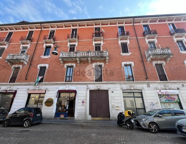 appartamento in vendita a Milano in zona Baggio