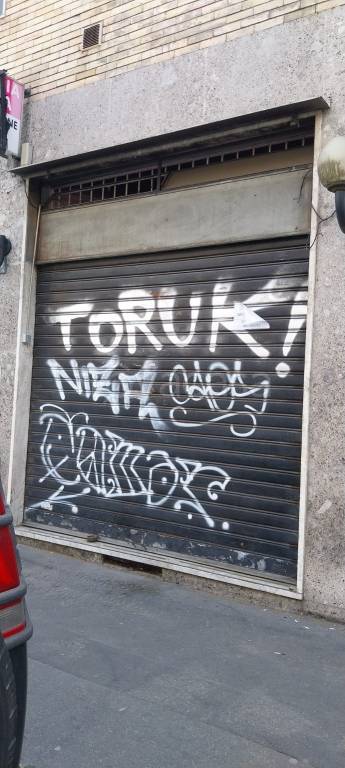 negozio in vendita a Milano in zona Lorenteggio