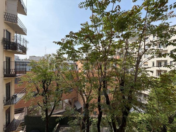 appartamento in vendita a Milano in zona Porta Nuova