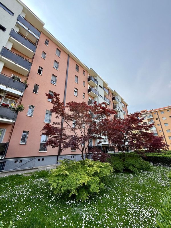 appartamento in vendita a Milano in zona Gallaratese