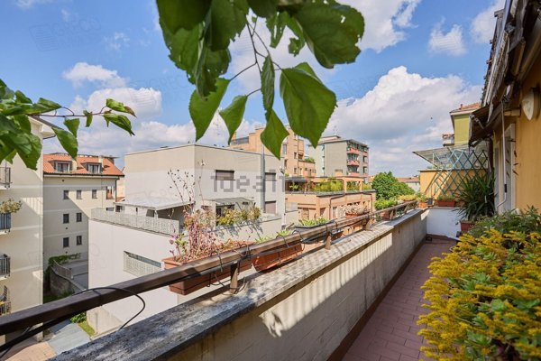 appartamento in vendita a Milano in zona Gorla