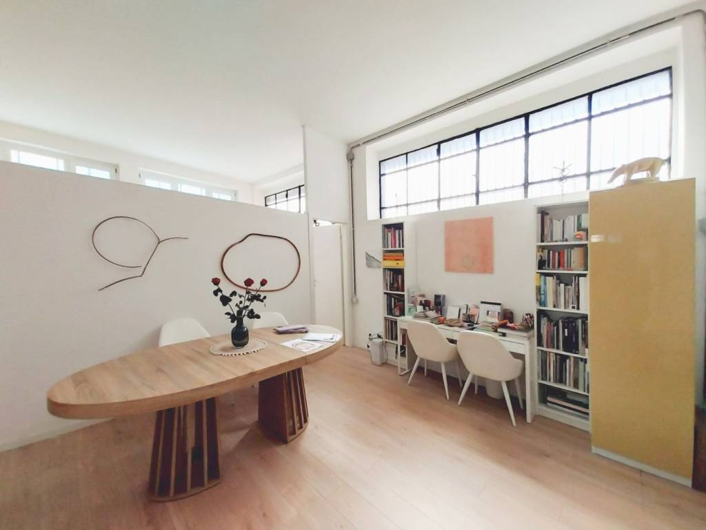 negozio in vendita a Milano in zona Rogoredo