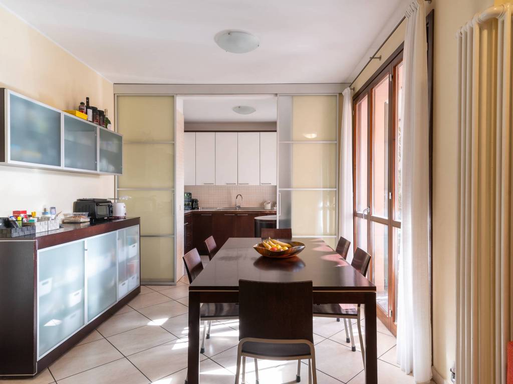 appartamento in vendita a Milano in zona Adriano