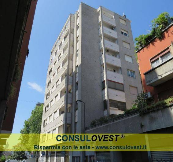 negozio in vendita a Milano in zona Cascina dei Pomi