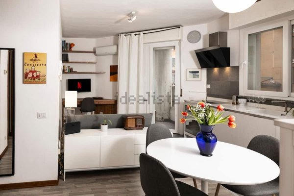 appartamento in vendita a Milano in zona Porta Genova