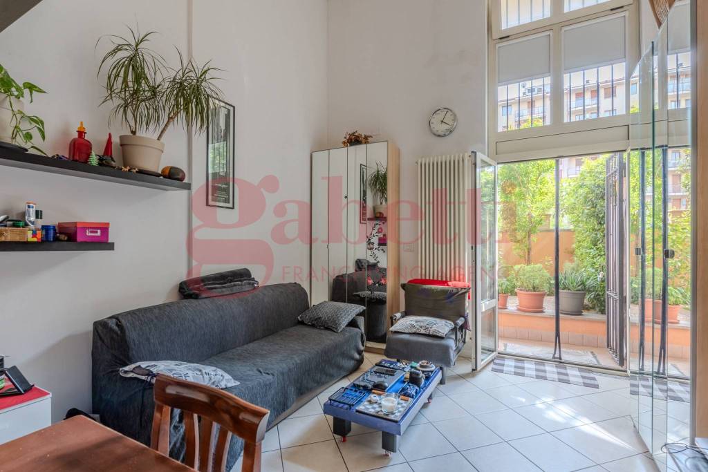 appartamento in vendita a Milano in zona Morivione