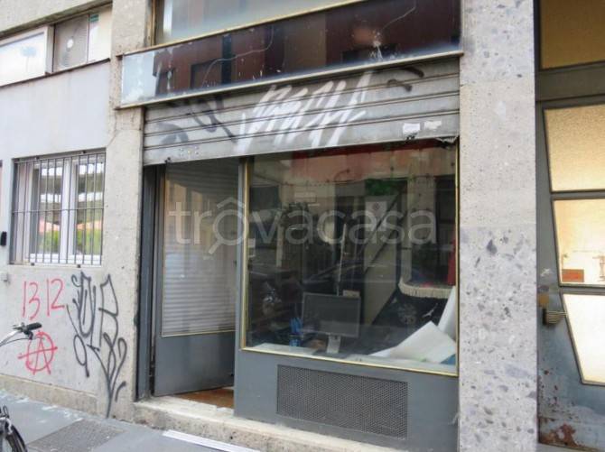 negozio in vendita a Milano in zona Cascina dei Pomi
