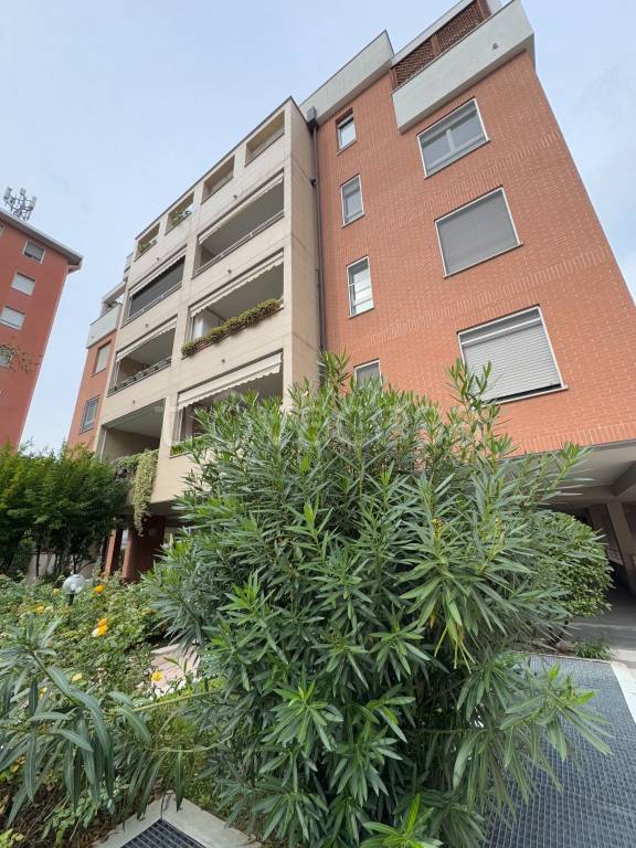 appartamento in vendita a Milano in zona Barona