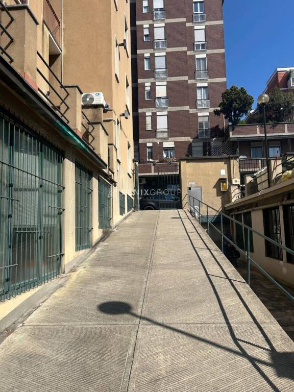 negozio in vendita a Milano in zona Città Studi