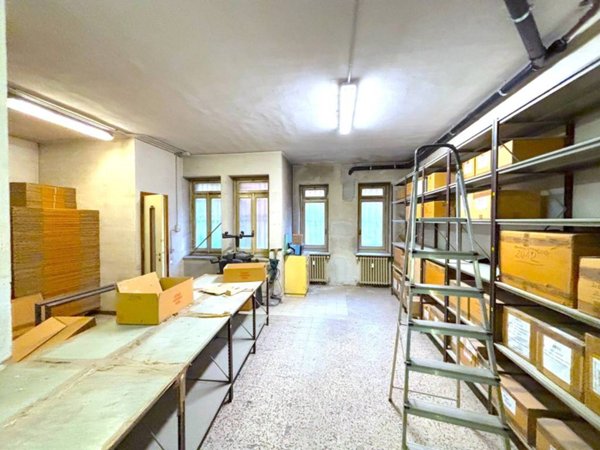 locale commerciale in vendita a Milano in zona Centro Direzionale