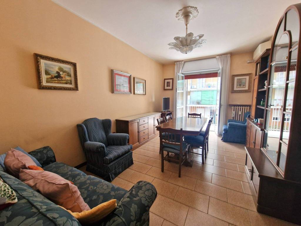 appartamento in vendita a Milano in zona Lorenteggio