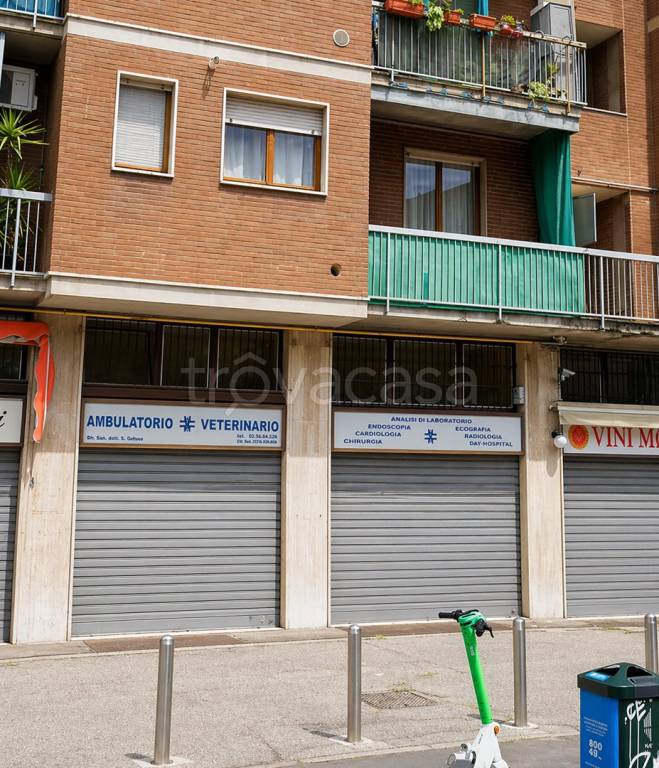 negozio in vendita a Milano in zona Rogoredo