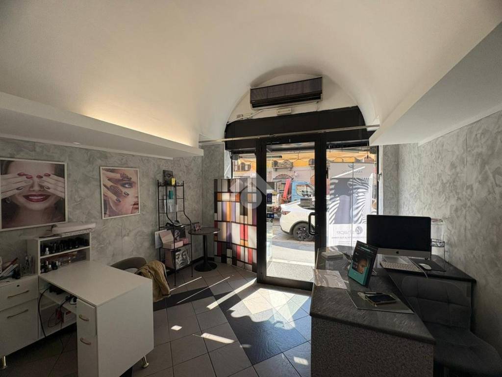 negozio in vendita a Milano in zona Porta Romana