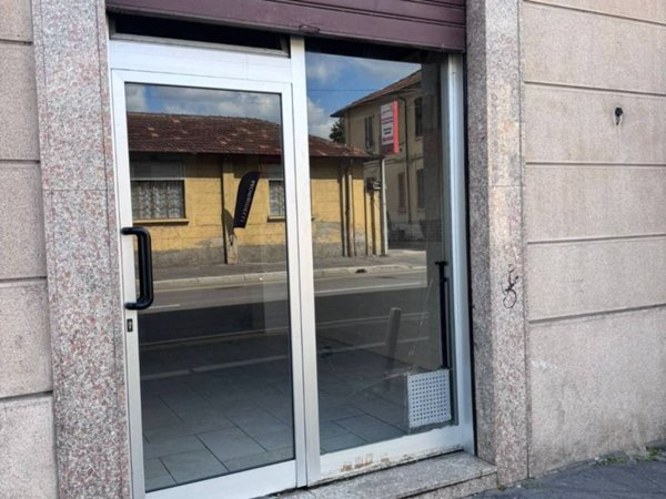 negozio in vendita a Milano in zona Trenno