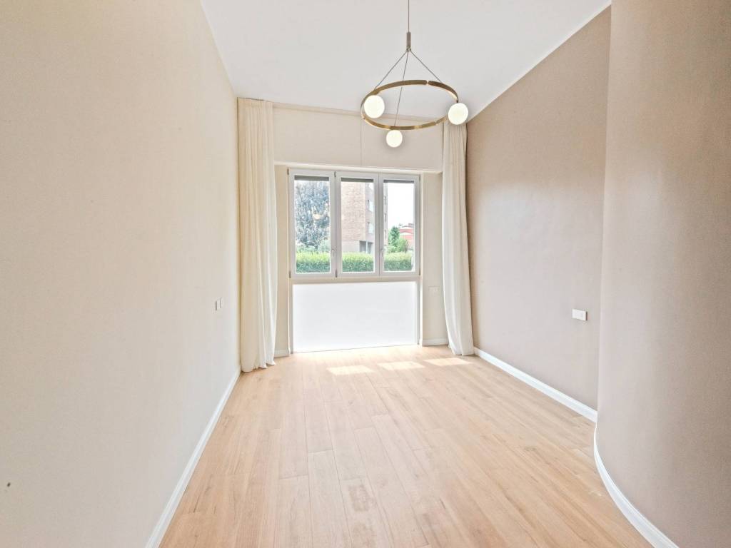 ufficio in vendita a Milano in zona Città Studi