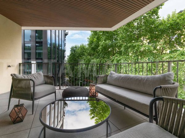 appartamento in vendita a Milano in zona Porta Nuova