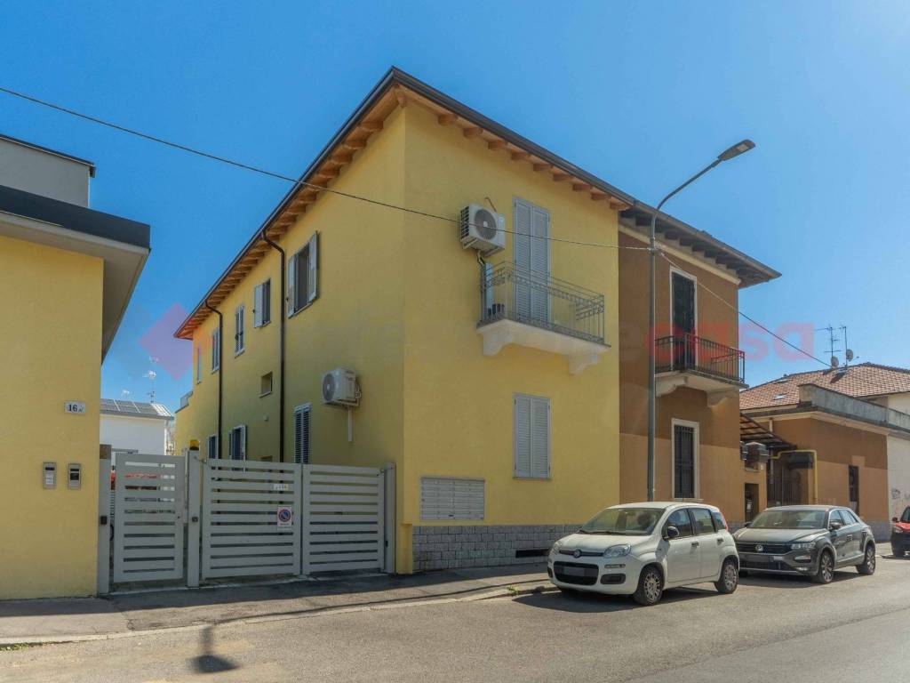 appartamento in vendita a Milano in zona Barona