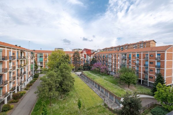 appartamento in vendita a Milano in zona Gallaratese